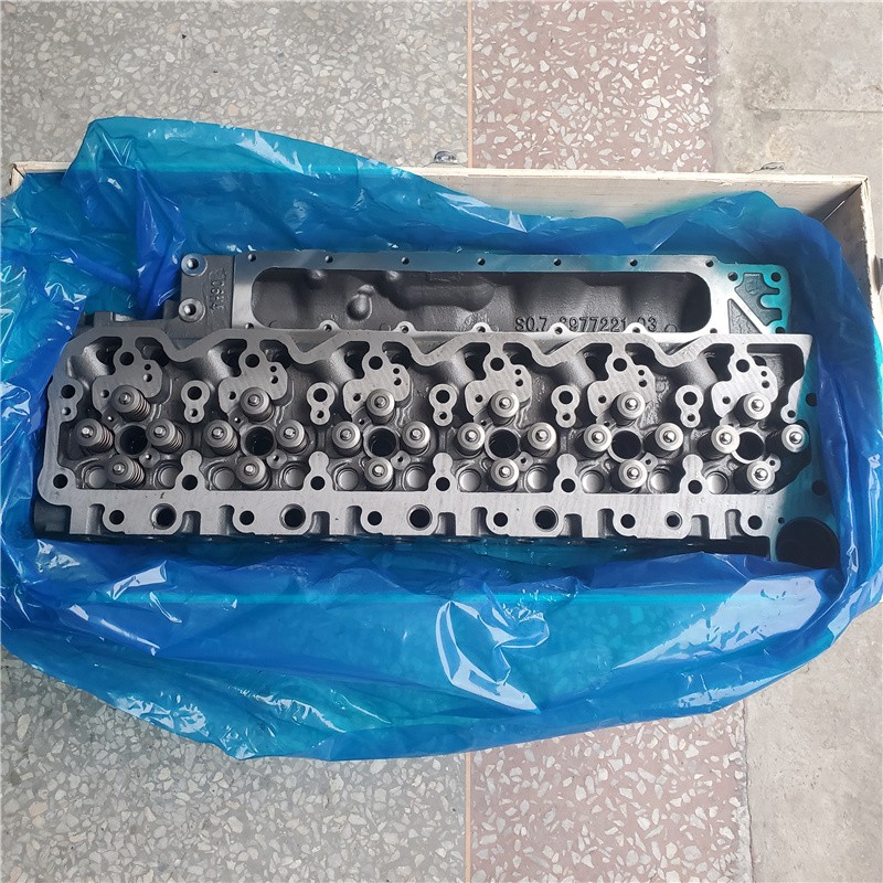 11.QSB6.7 cylinder head assy 4983047 shipment